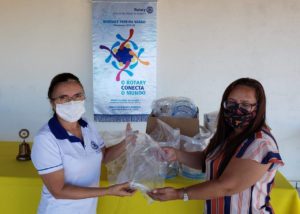 Leia mais sobre o artigo Rotary Club de São Miguel do Guaporé realiza entrega de equipamentos de proteção para combate ao Novo Coronavírus (COVID-19)